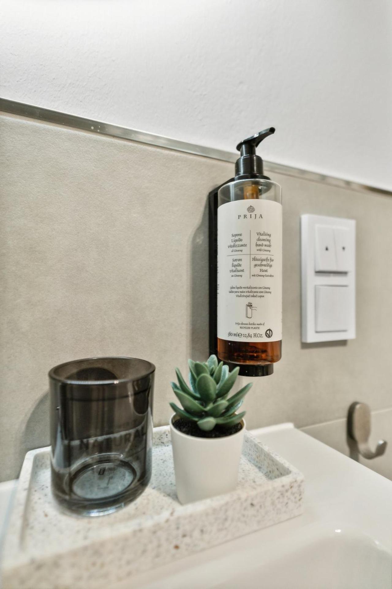 Deluxe Apartment In Bielefeld City Mit Parkplatz Und Balkon Екстериор снимка